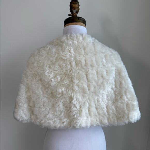 BHLDN FAUX FUR STOLE IVORY BRIDAL SHAWL WRAP HOOK EYE CLOSURE ONE SIZE - Picture 4 of 9